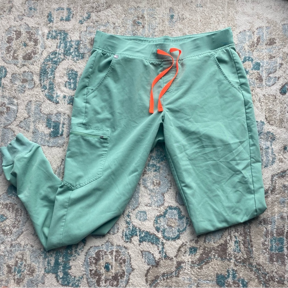 Figs Zamora Surgical Jade Scrubs Joggers size Large Tall *flawed*